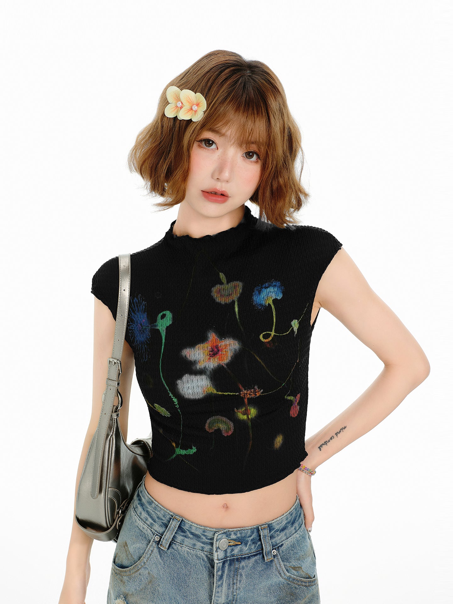 American Vintage Graphic Tee – Slim Fit Cropped Short Sleeve Top